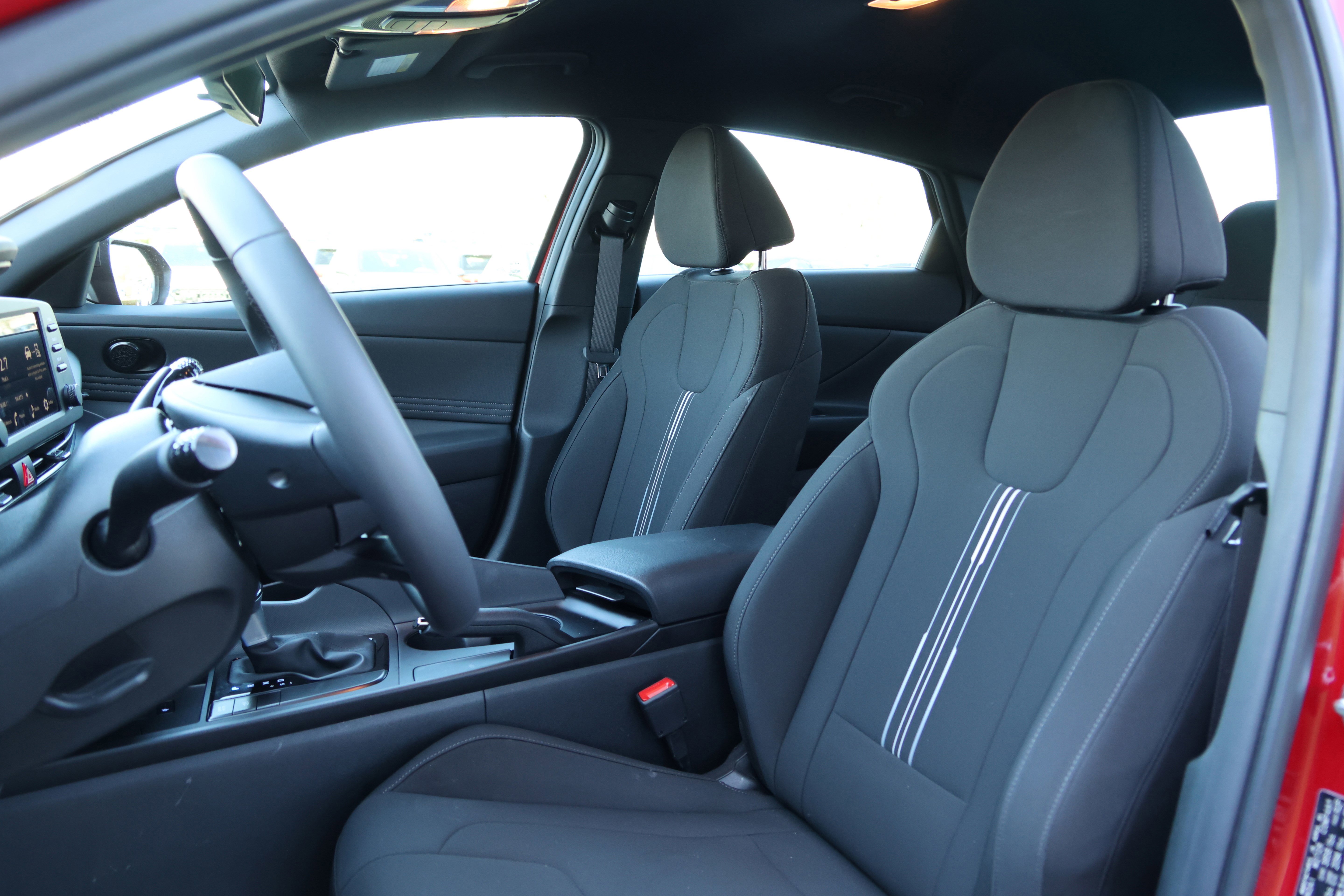 Used 2025 Hyundai Elantra Sport image 30