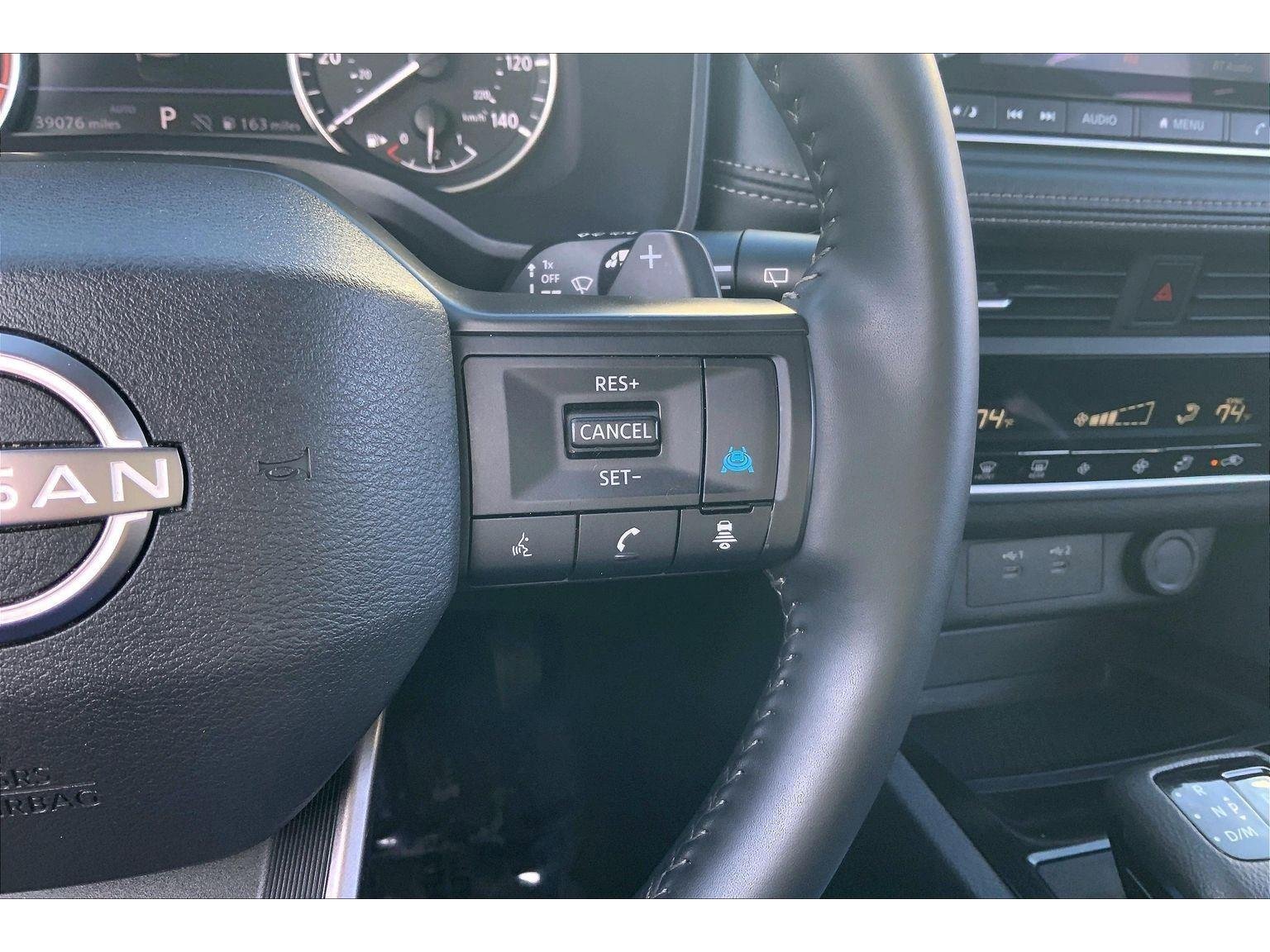 Used 2025 Nissan Rogue SV image 18