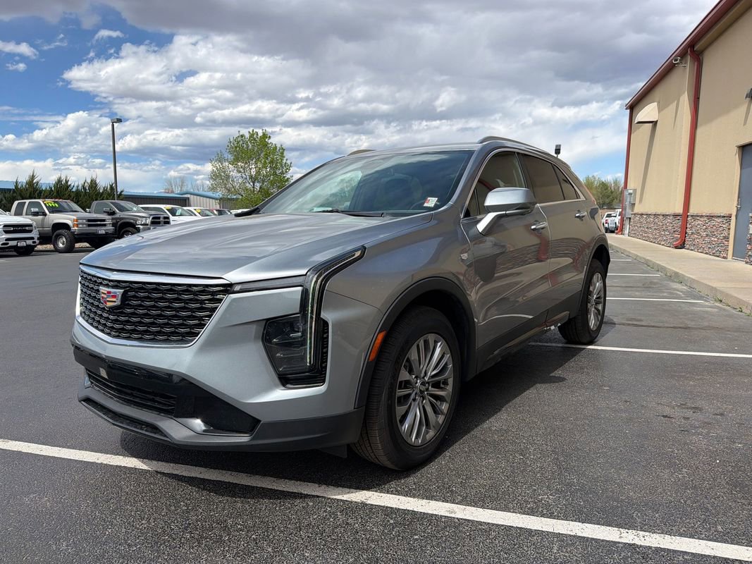 Used 2025 Cadillac XT4 Premium Luxury image 5