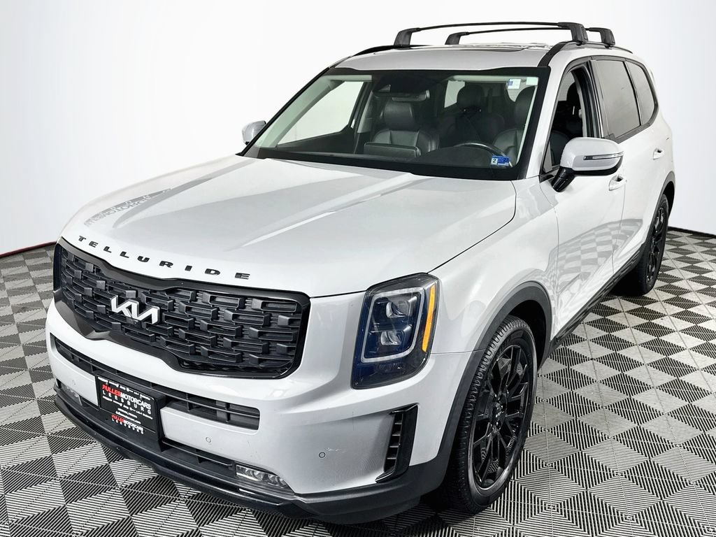 Used 2022 Kia Telluride SX w/ Nightfall Edition Package AWD/4WD image 3