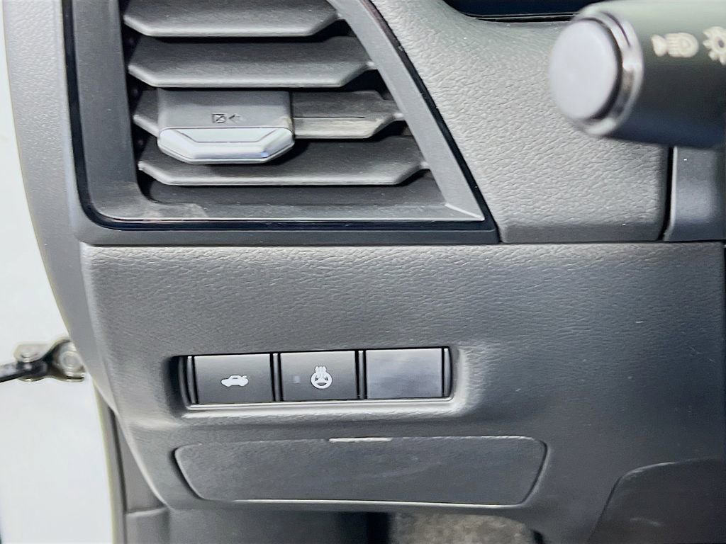 New 2026 Nissan Sentra SV w/ SV Convenience Package image 9