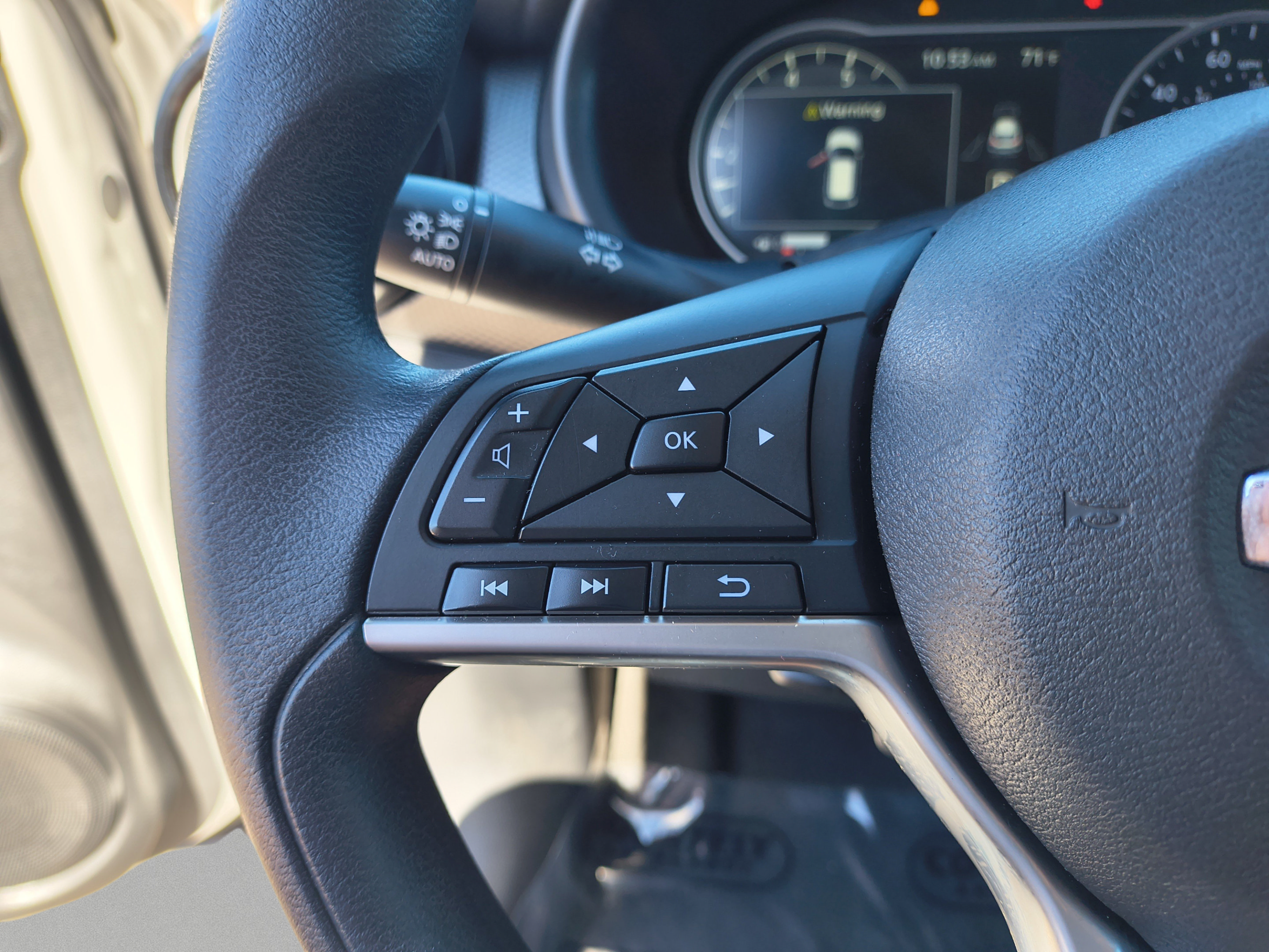Certified 2019 Nissan Kicks SV FWD image 29