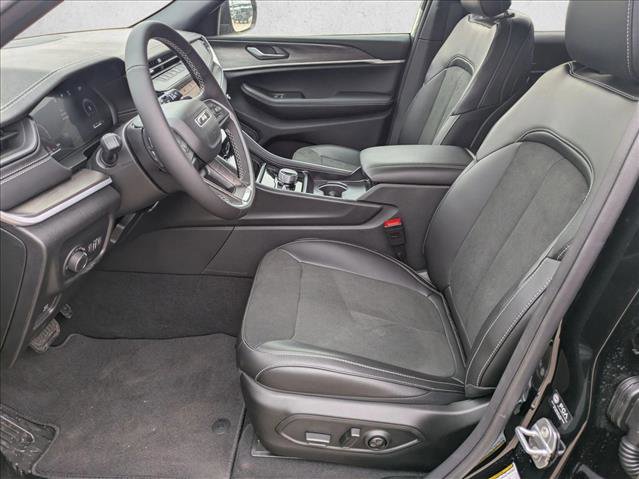 New 2026 Jeep Grand Cherokee Altitude image 4