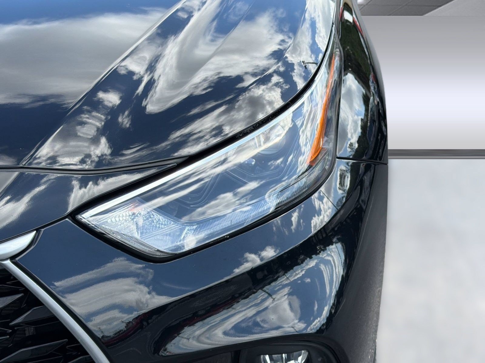 Used 2022 Toyota Highlander LE FWD image 12