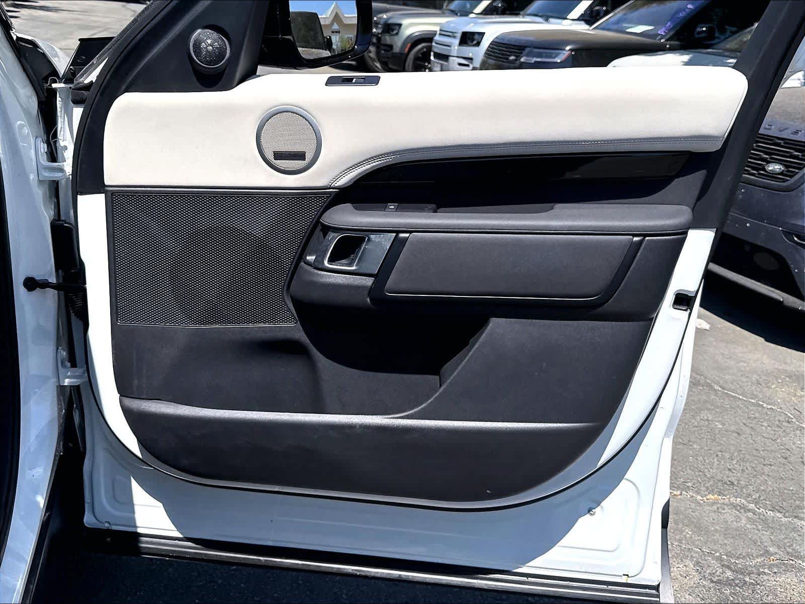 Used 2025 Land Rover Discovery S AWD/4WD image 24