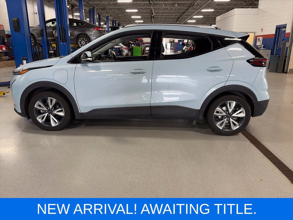 Used 2023 Chevrolet Bolt EUV LT w/ Convenience Package FWD image 6