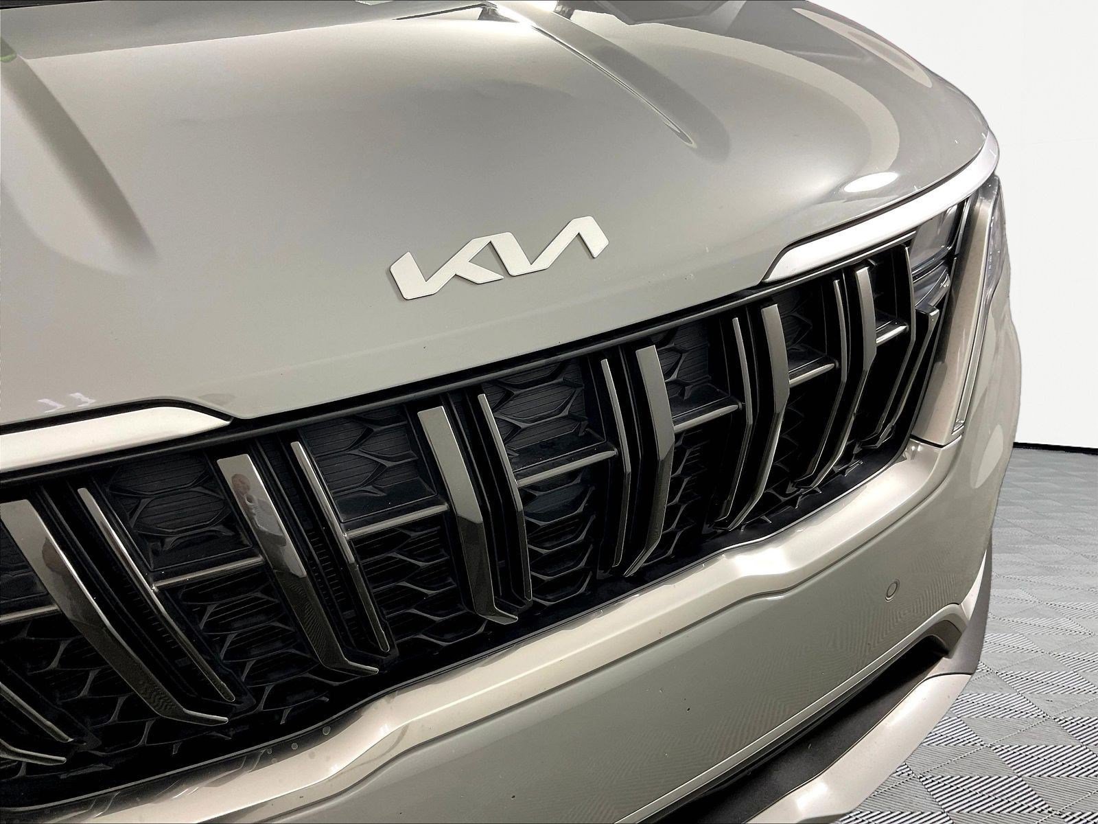 Used 2023 Kia Carnival EX FWD image 33