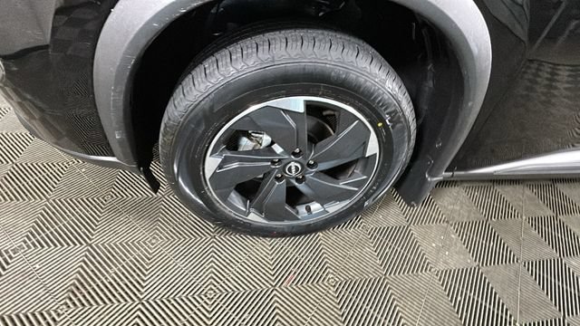 Used 2024 Nissan Rogue SV w/ SV Premium Package AWD/4WD image 9