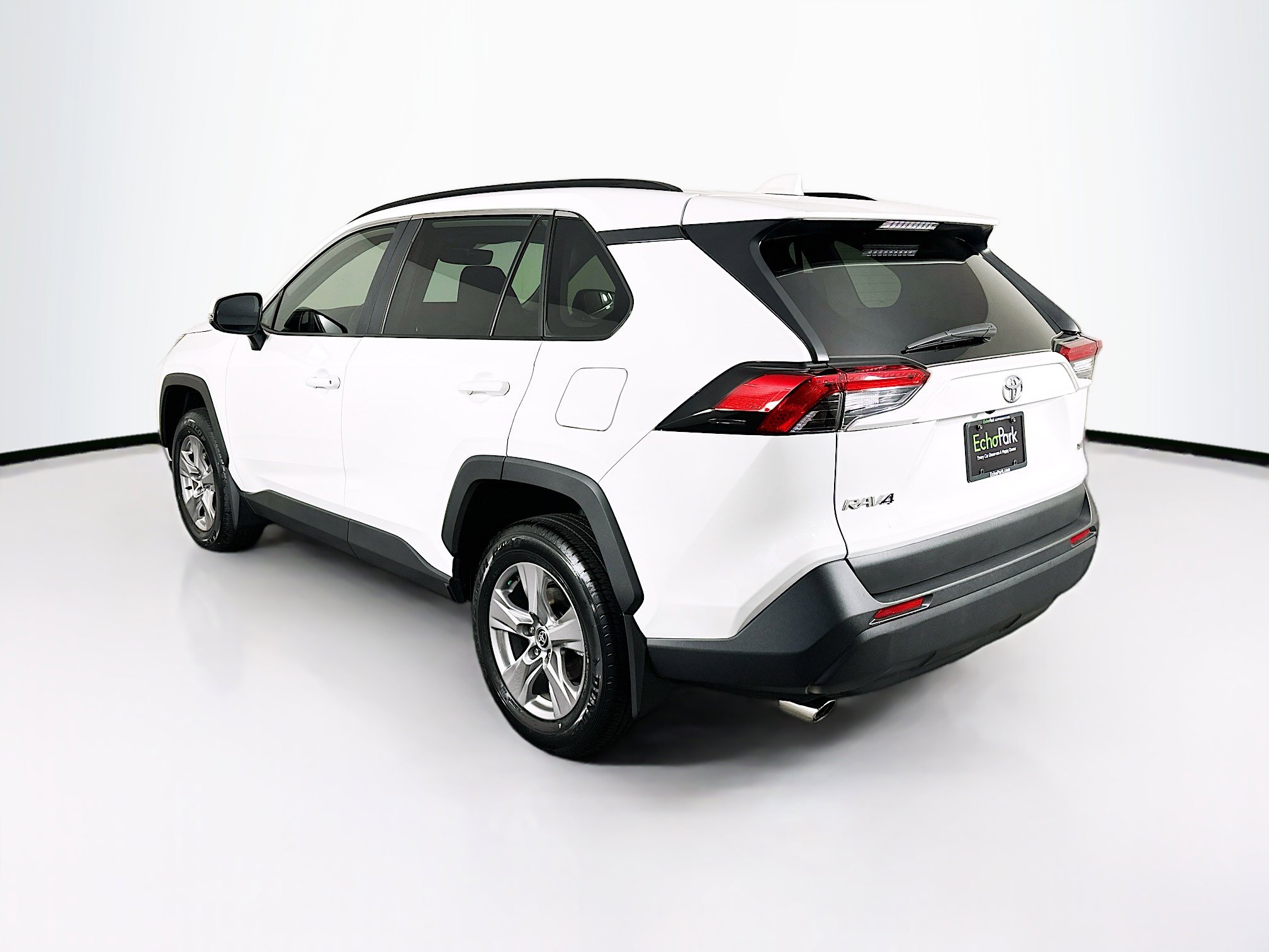 Used 2025 Toyota RAV4 XLE w/ Convenience Package FWD image 5