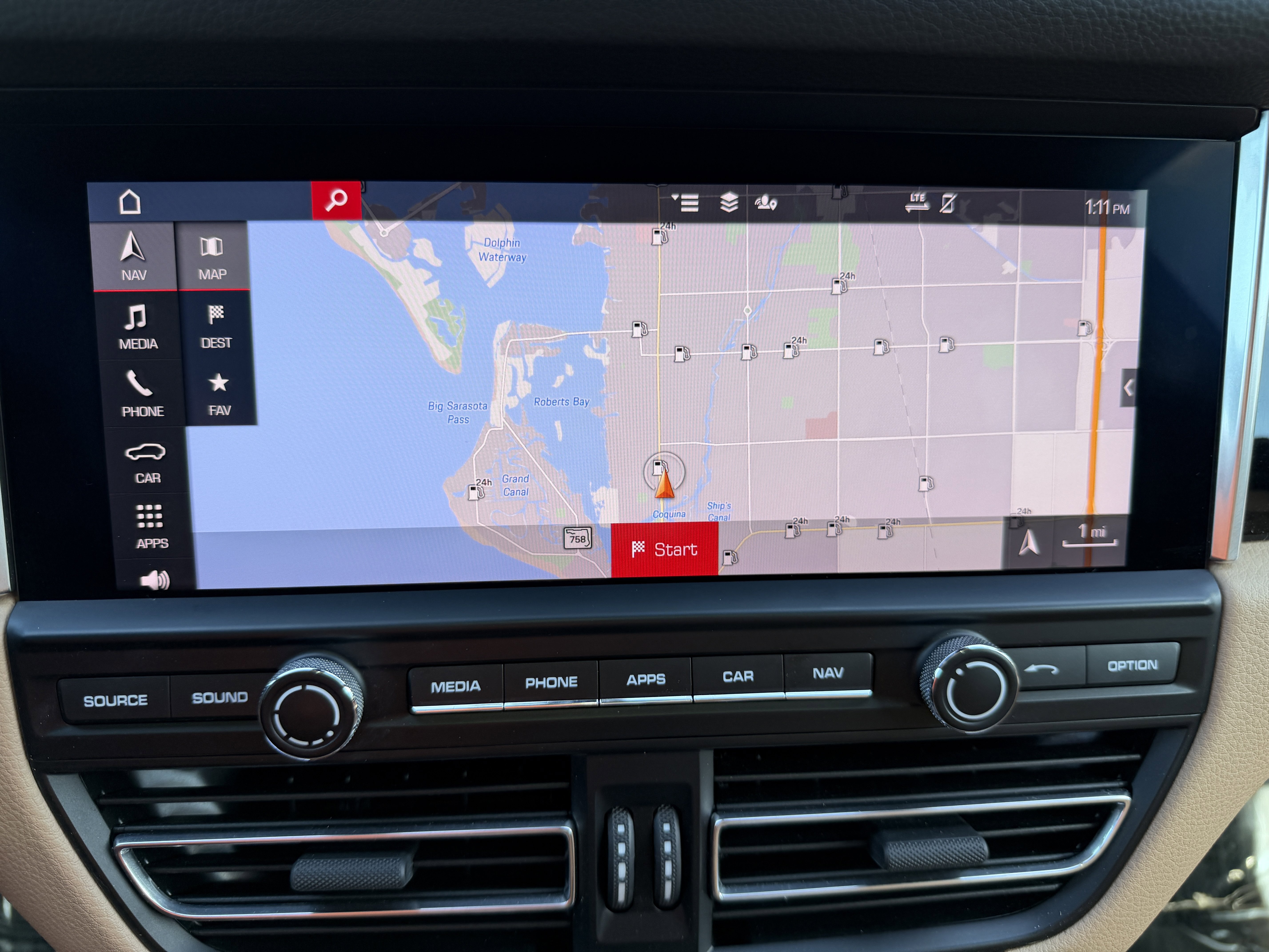 Certified 2021 Porsche Macan S image 28