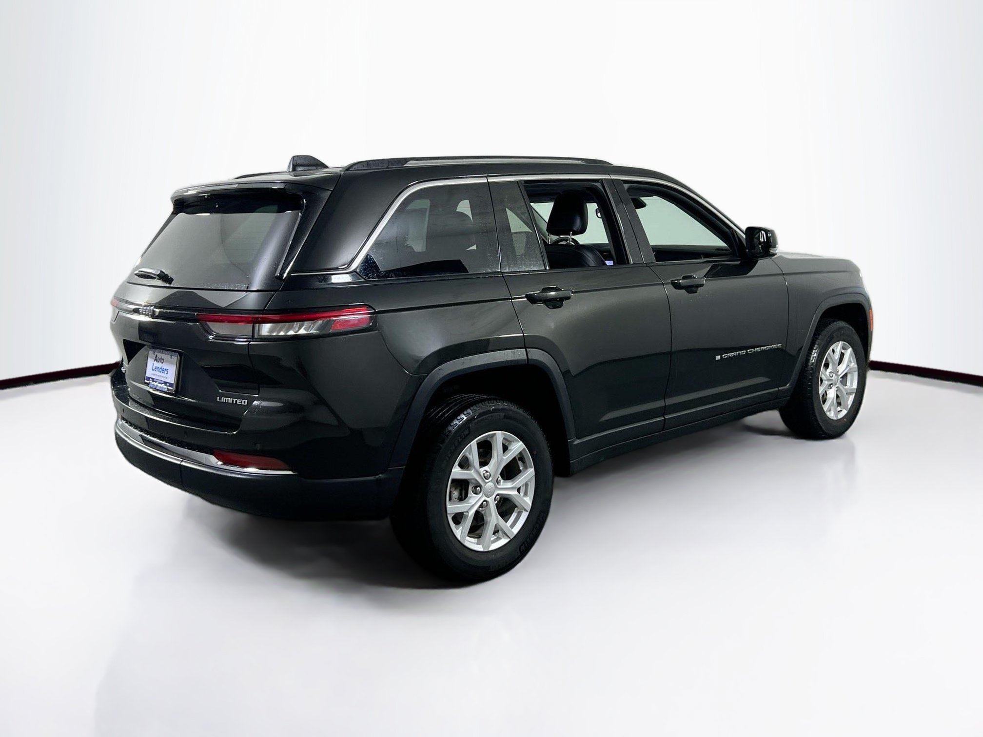 Used 2023 Jeep Grand Cherokee Limited AWD/4WD image 5