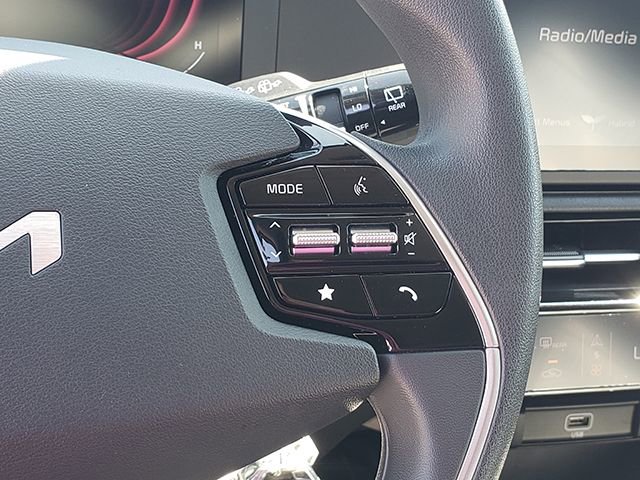 Certified 2024 Kia Niro LX FWD image 22