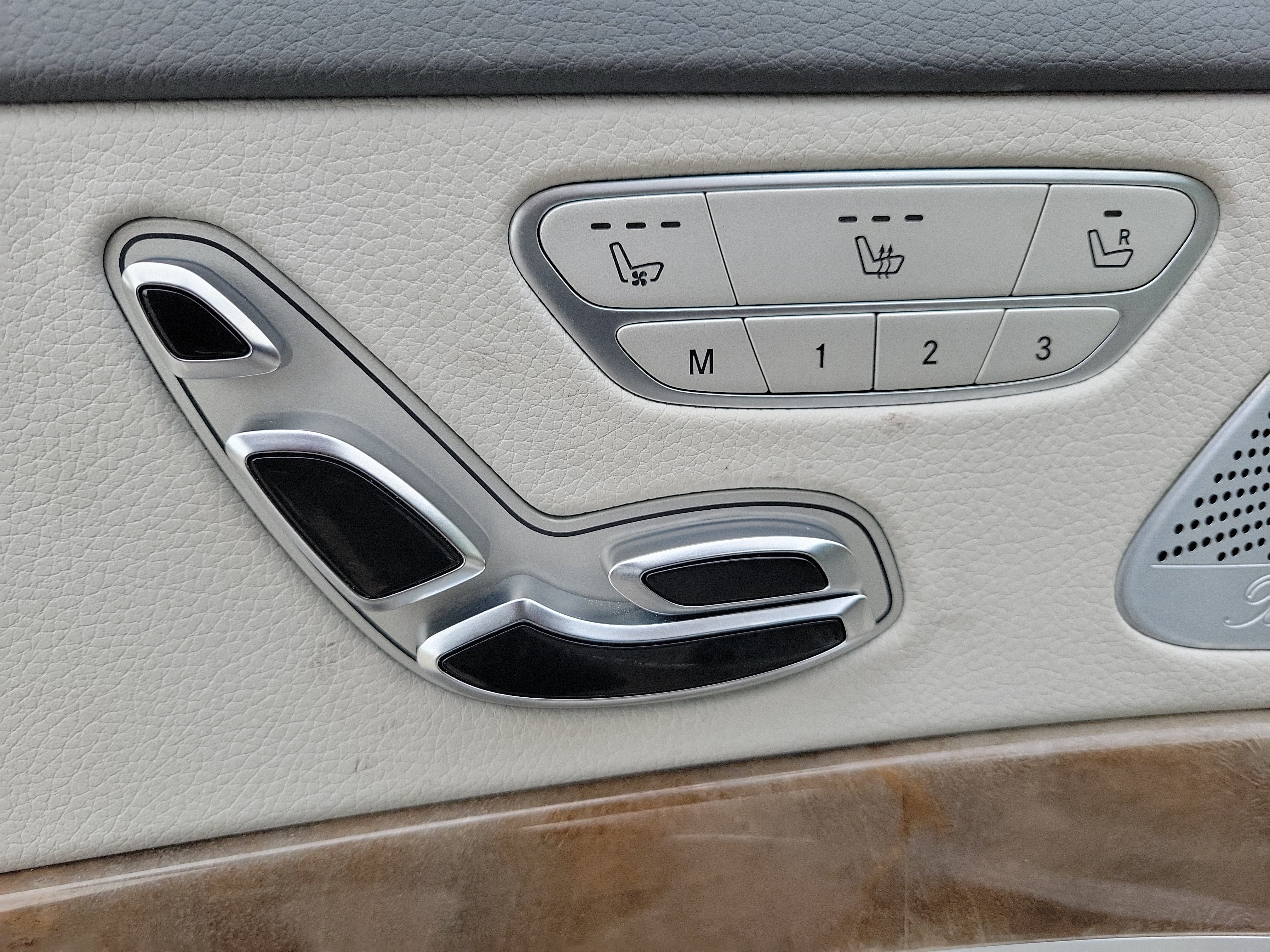 Used 2015 Mercedes-Benz S 550 Sedan image 16
