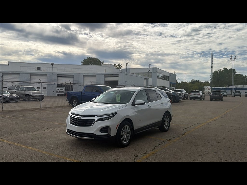 Used 2024 Chevrolet Equinox LT w/ LPO, Floor Liner Package FWD image 2