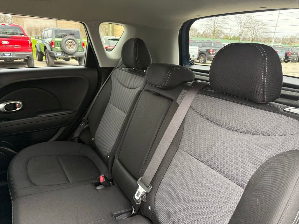 Used 2017 Kia Soul + image 20