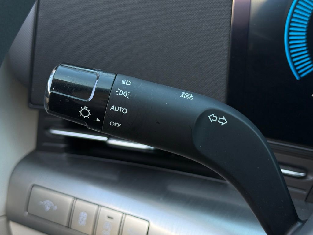 Certified 2025 Hyundai Kona SE image 23