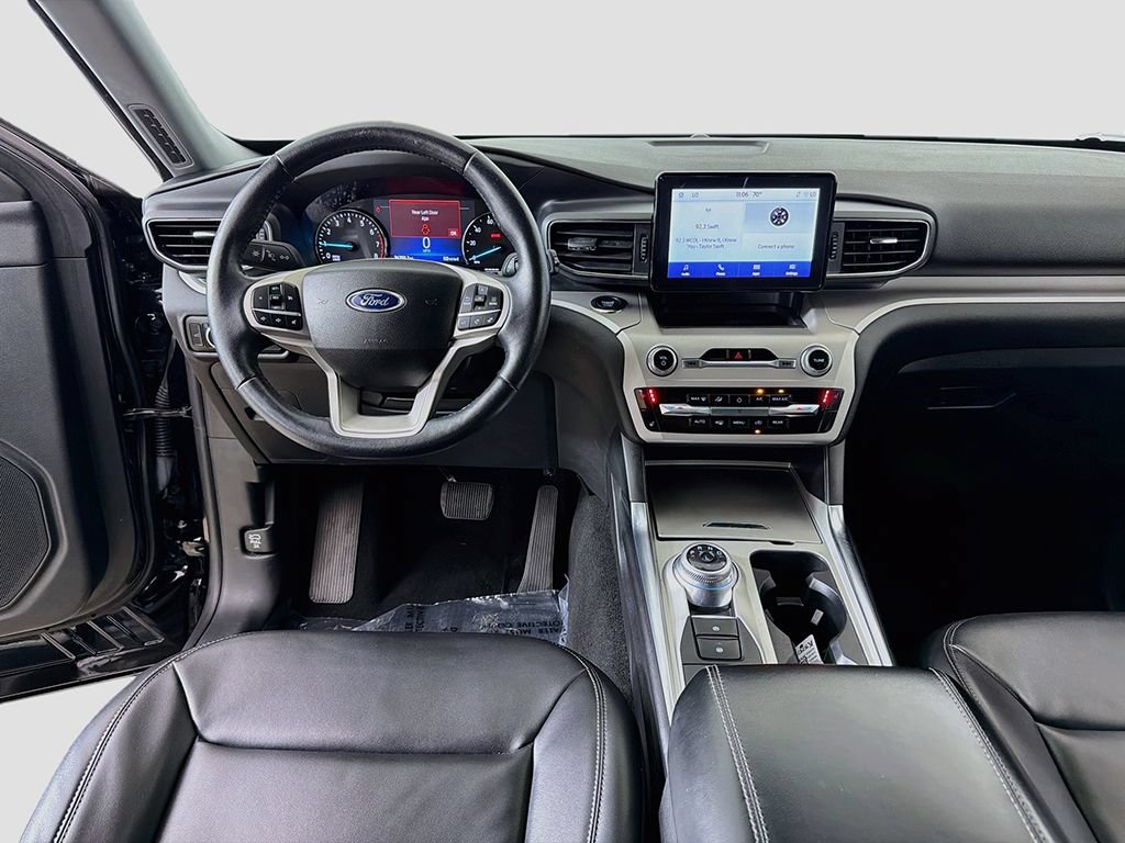 Used 2023 Ford Explorer XLT w/ Equipment Group 202A AWD/4WD image 32