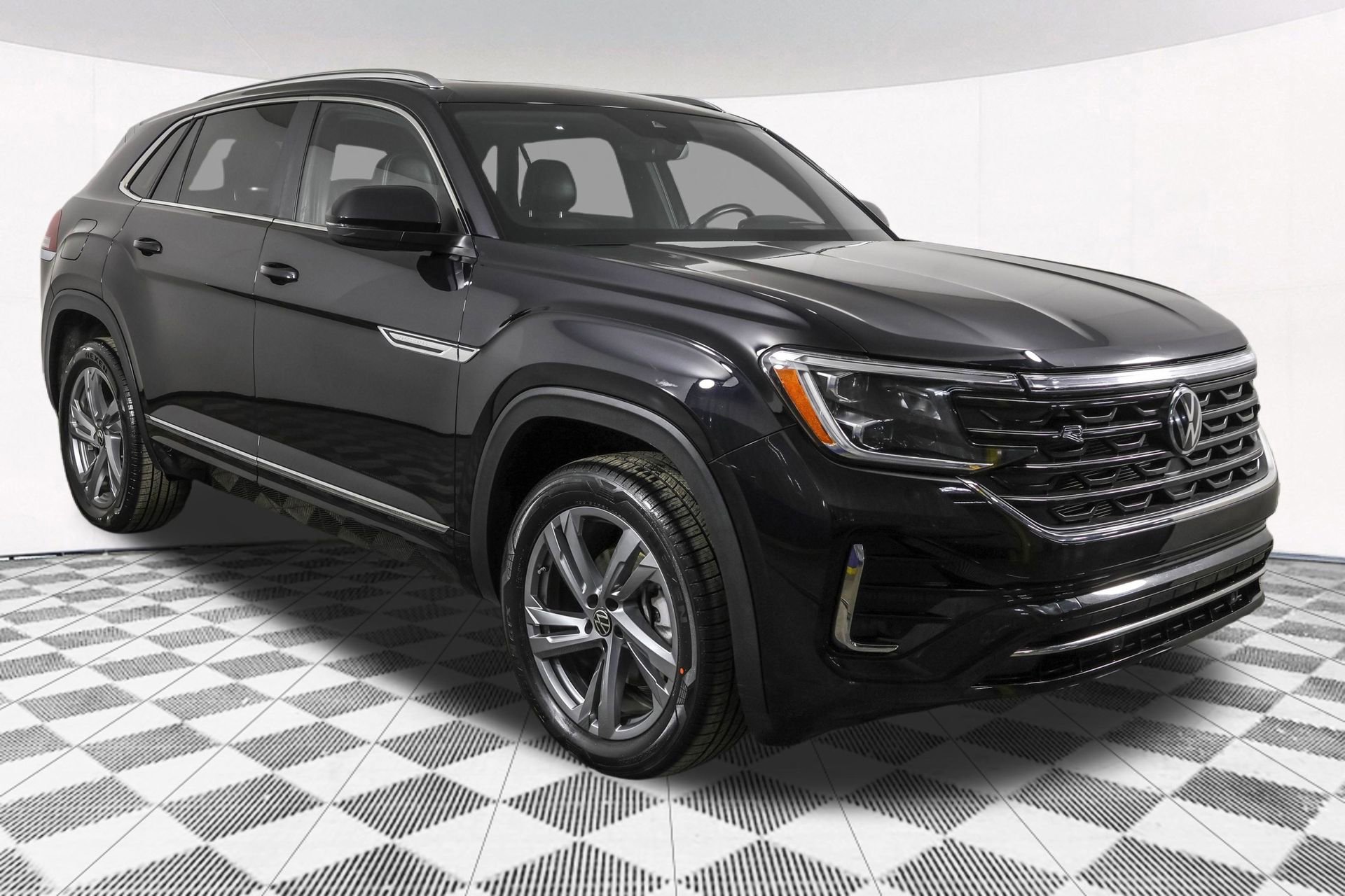 Used 2024 Volkswagen Atlas Cross Sport SEL R-Line image 12