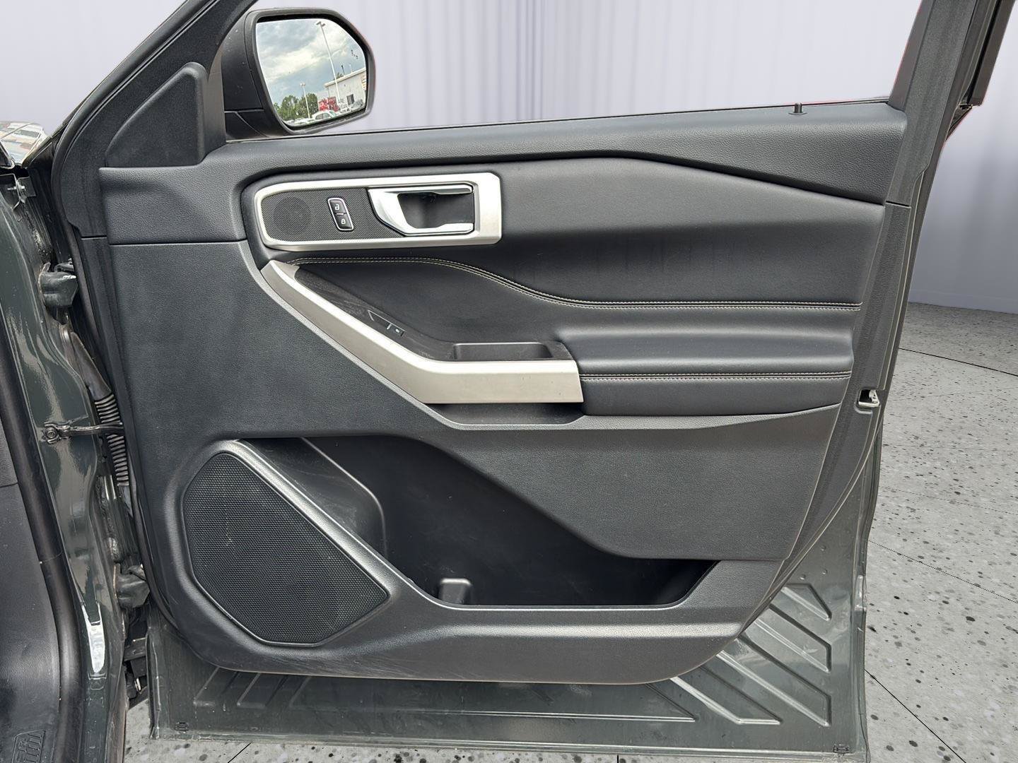 Used 2023 Ford Explorer XLT w/ Equipment Group 202A AWD/4WD image 77