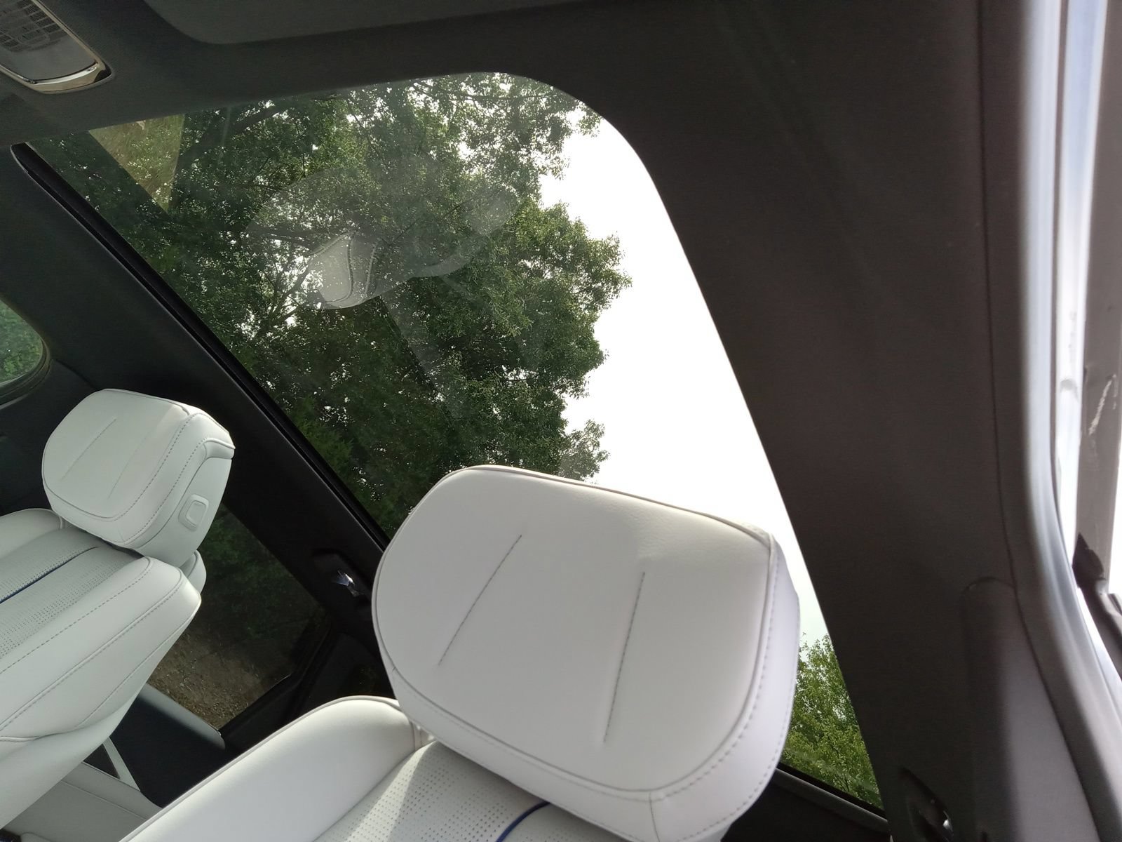 New 2026 Cadillac Lyriq Sport w/ LPO, ONYX Package AWD/4WD image 12