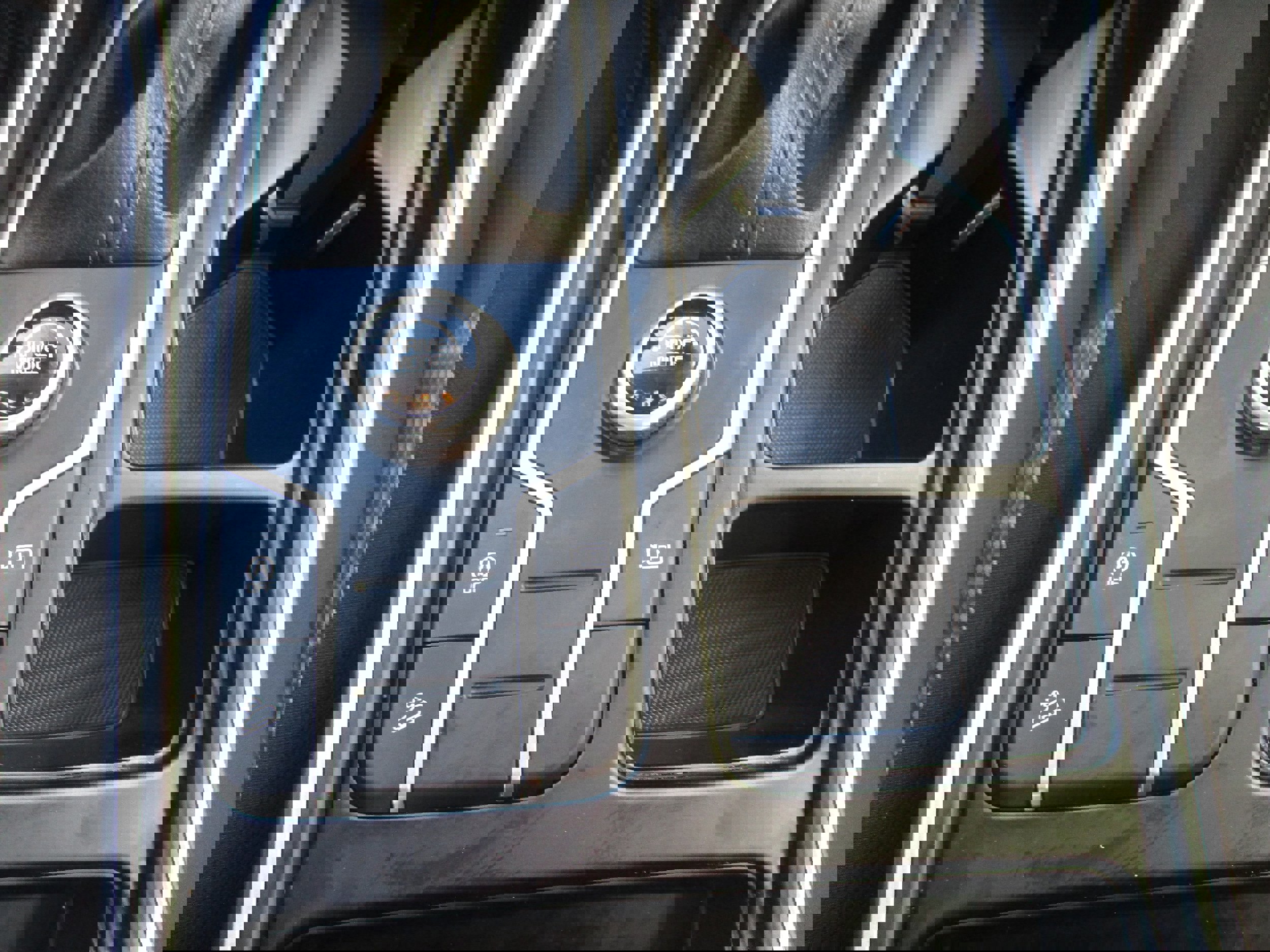 Used 2021 Kia Sorento LX image 11