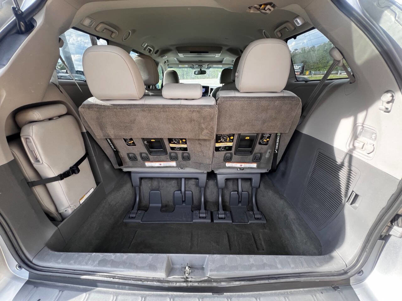 Used 2017 Toyota Sienna XLE Premium FWD image 15