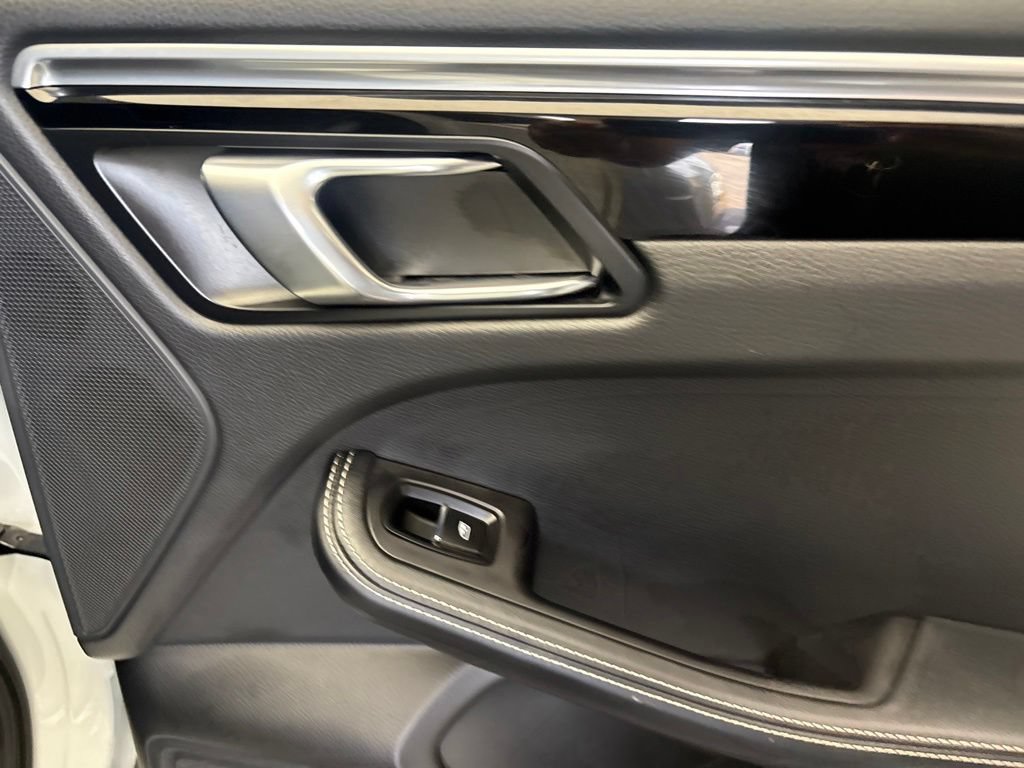 Certified 2024 Porsche Macan S AWD/4WD image 27