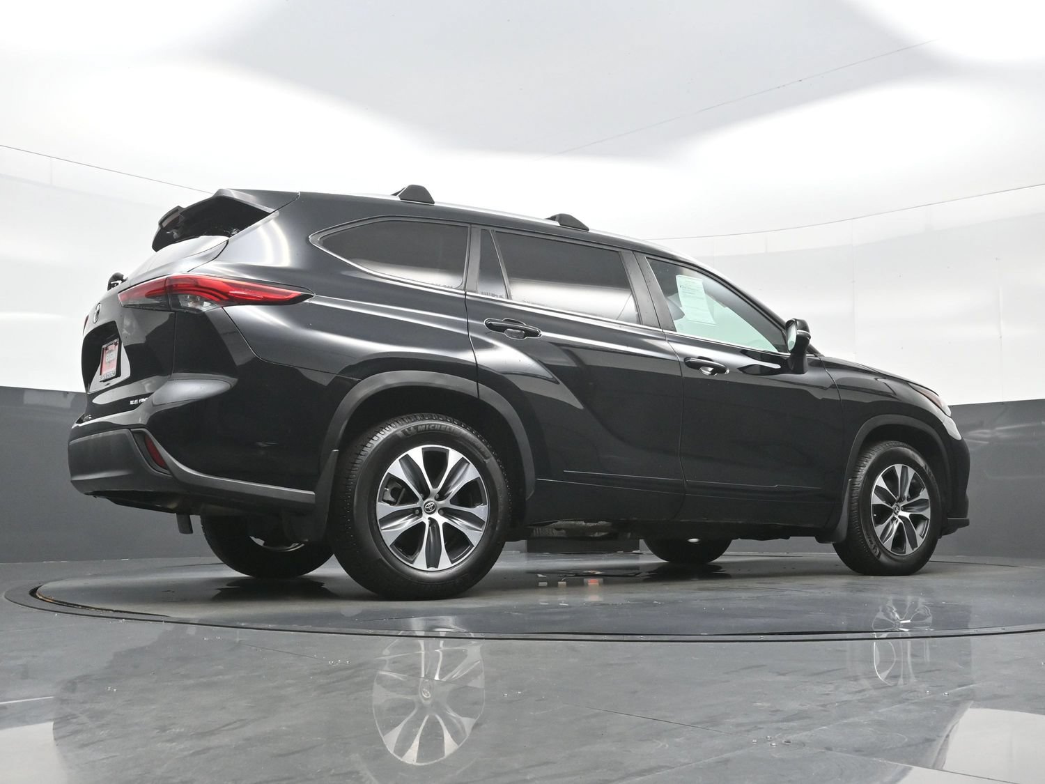 Used 2023 Toyota Highlander XLE AWD/4WD image 34