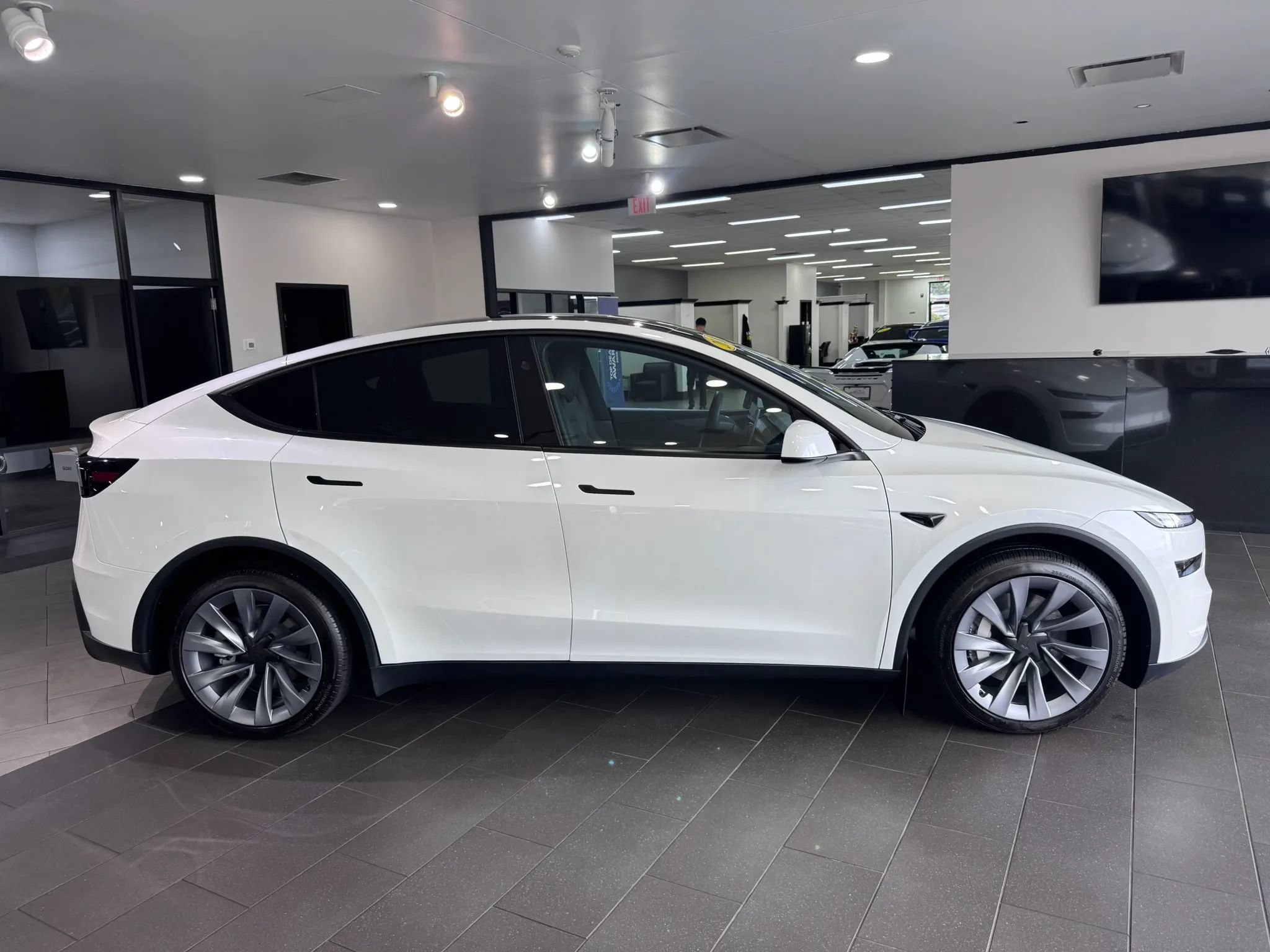 Used 2026 Tesla Model Y AWD image 3