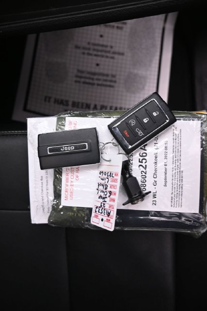 Used 2023 Jeep Grand Cherokee L Limited AWD/4WD image 14
