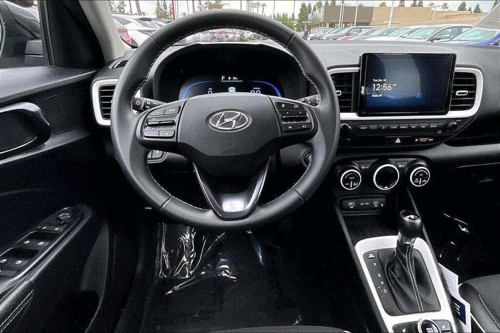 Certified 2023 Hyundai Venue Limited image 7