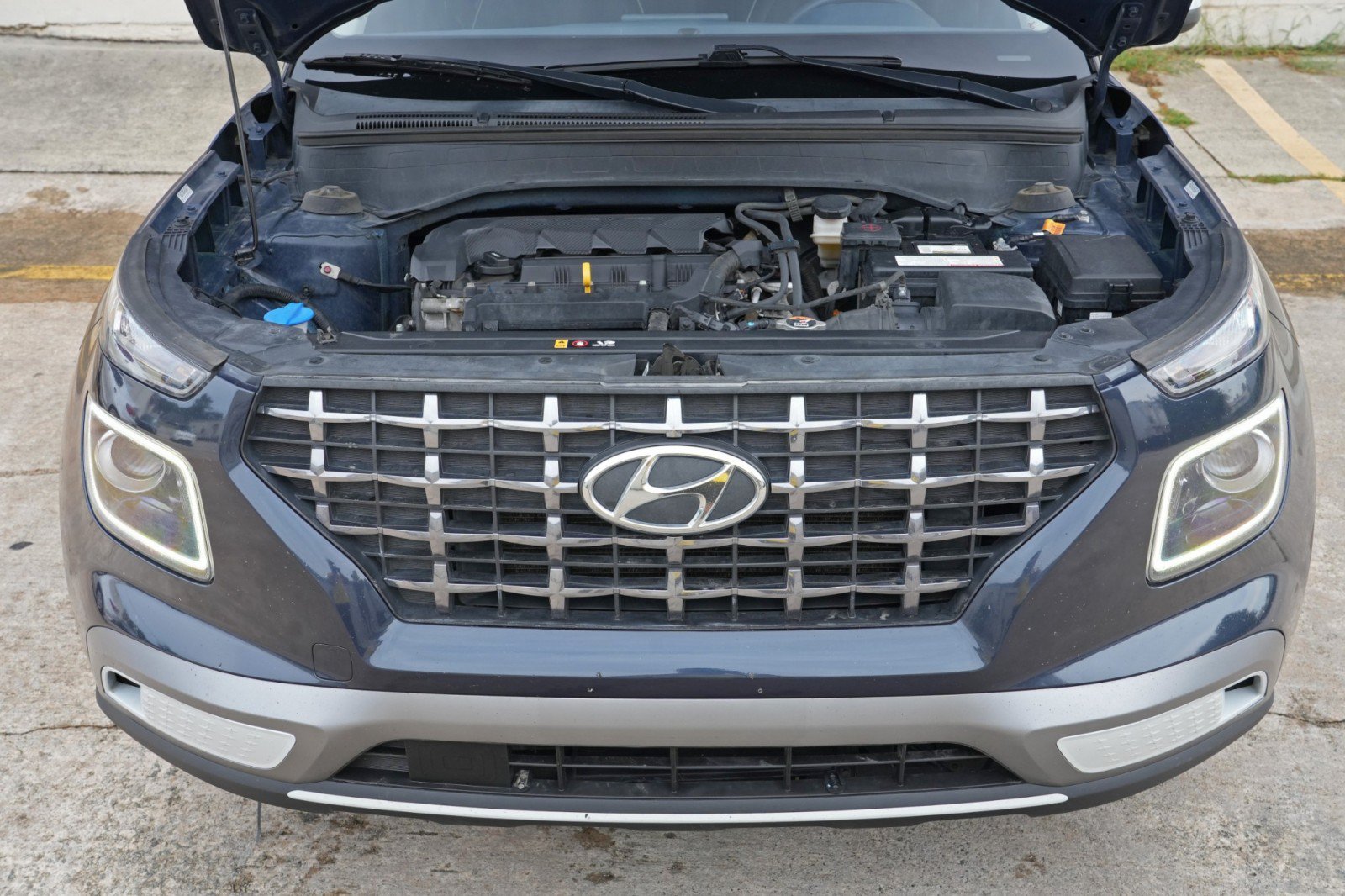 Used 2022 Hyundai Venue Limited FWD image 7