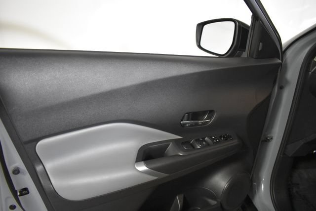 Used 2021 Nissan Kicks SR w/ SR Premium Package FWD image 7