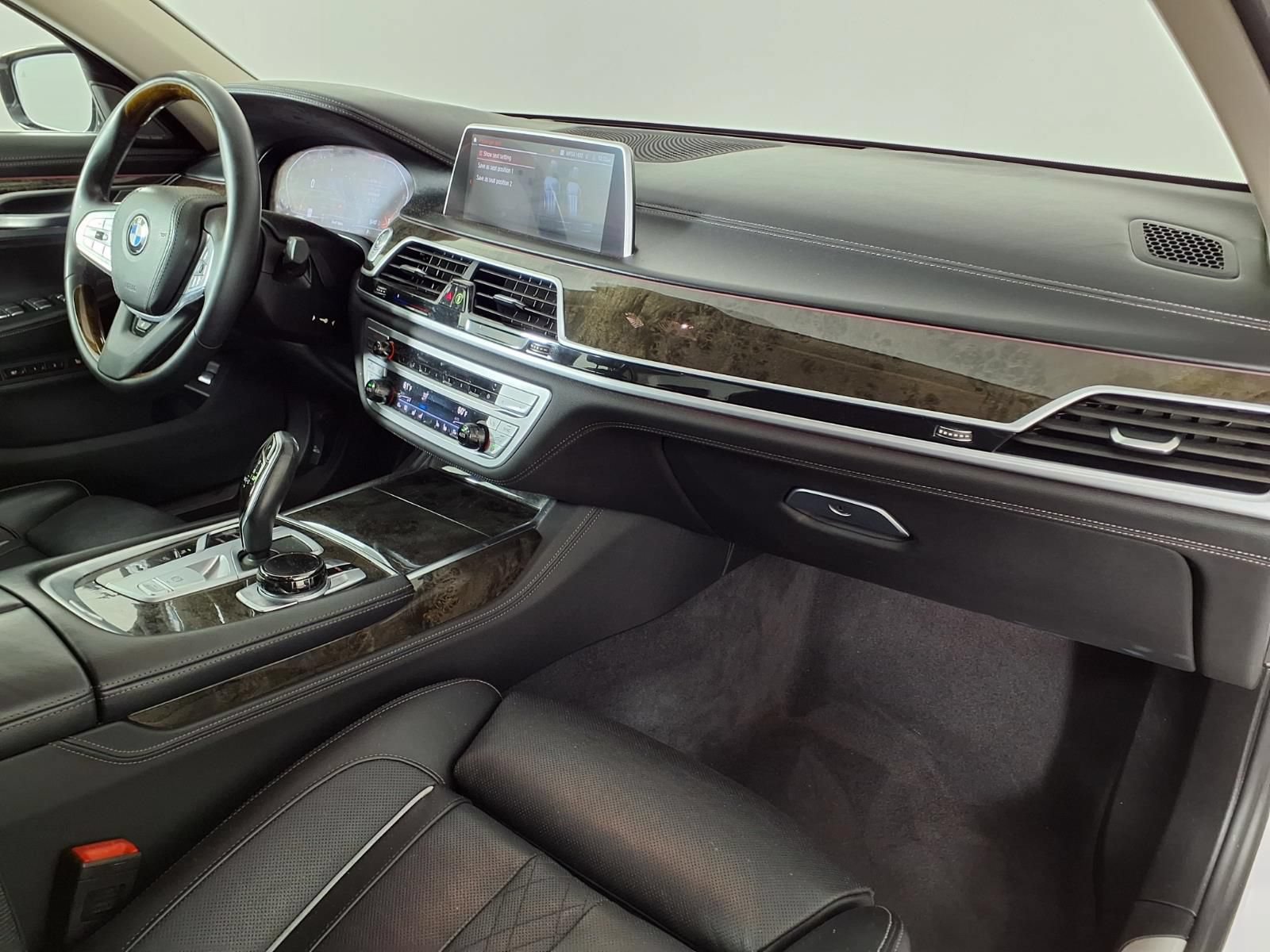 Used 2022 BMW 740i w/ Premium Package RWD image 7