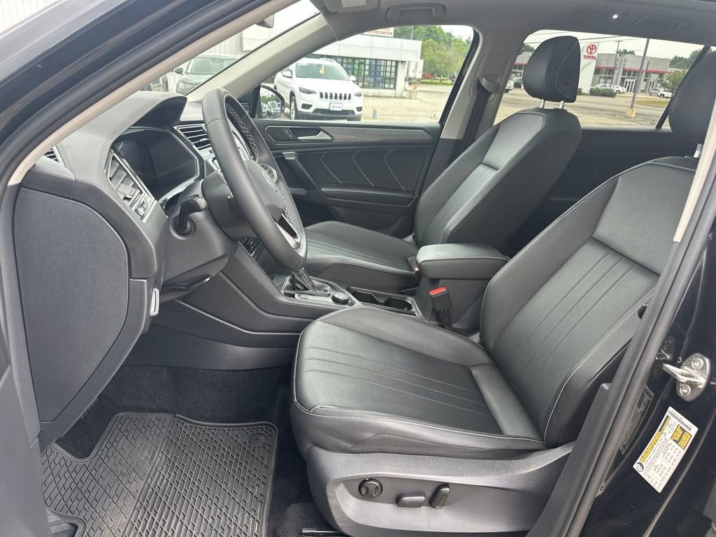 Used 2023 Volkswagen Tiguan SE w/ Panoramic Sunroof Package AWD/4WD image 15