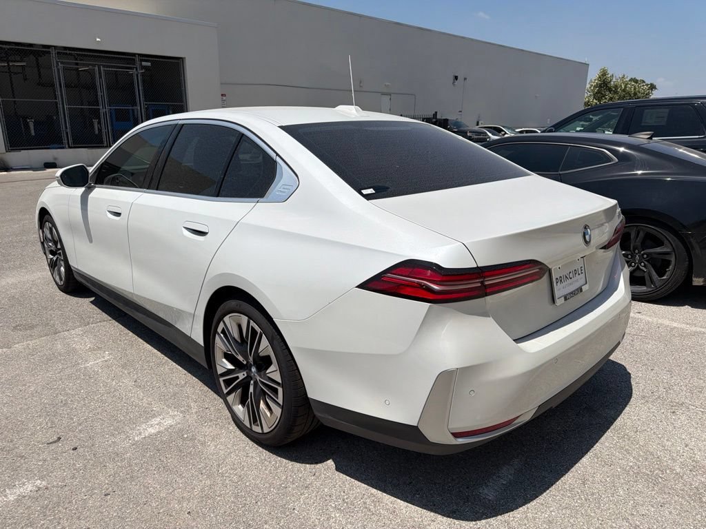 Certified 2025 BMW 530i w/ Premium Package RWD image 3
