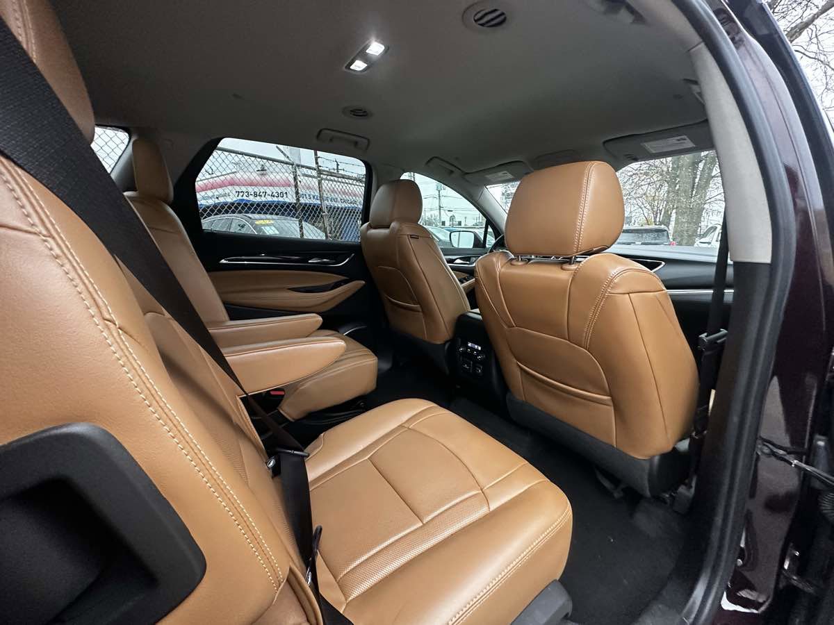 Used 2018 Buick Enclave Essence image 25