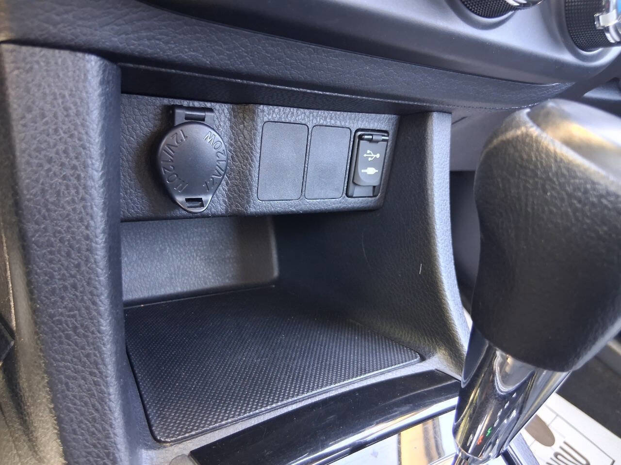 Used 2015 Toyota Corolla L image 25