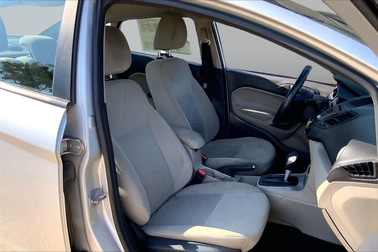 Used 2014 Ford Fiesta SE FWD image 8