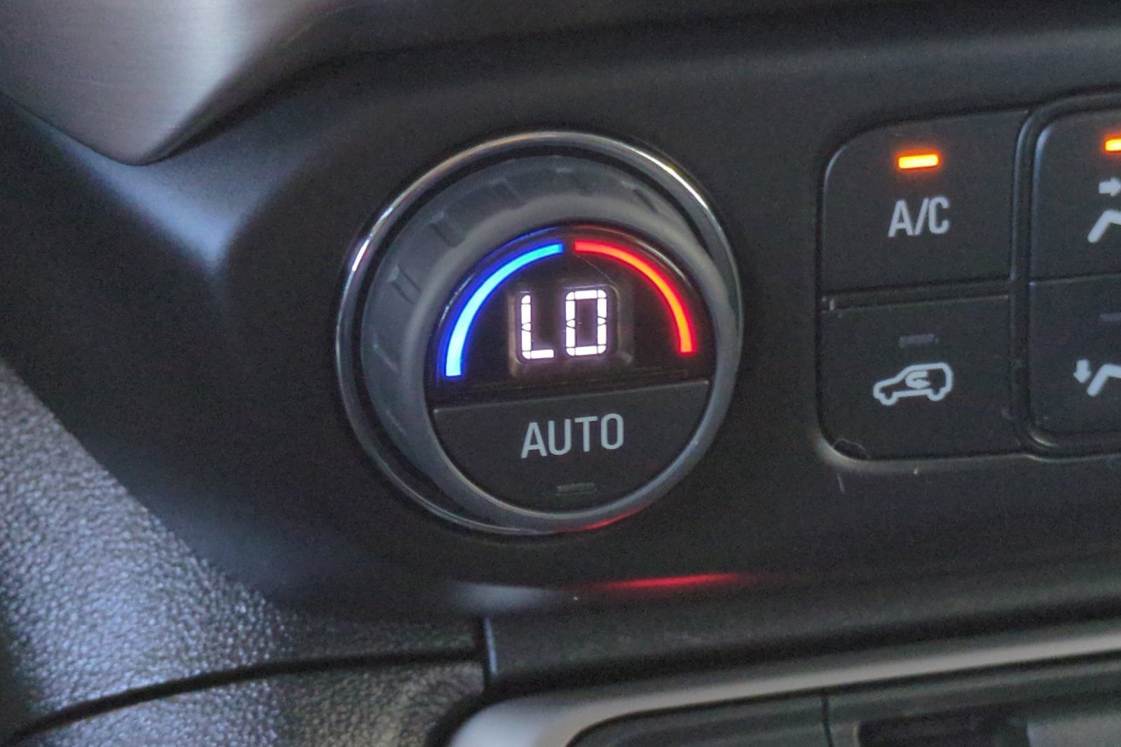 Used 2023 GMC Acadia Denali w/ Denali Ultimate Package AWD/4WD image 29