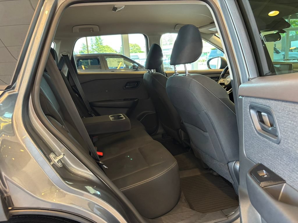 Used 2023 Nissan Rogue S AWD/4WD image 29