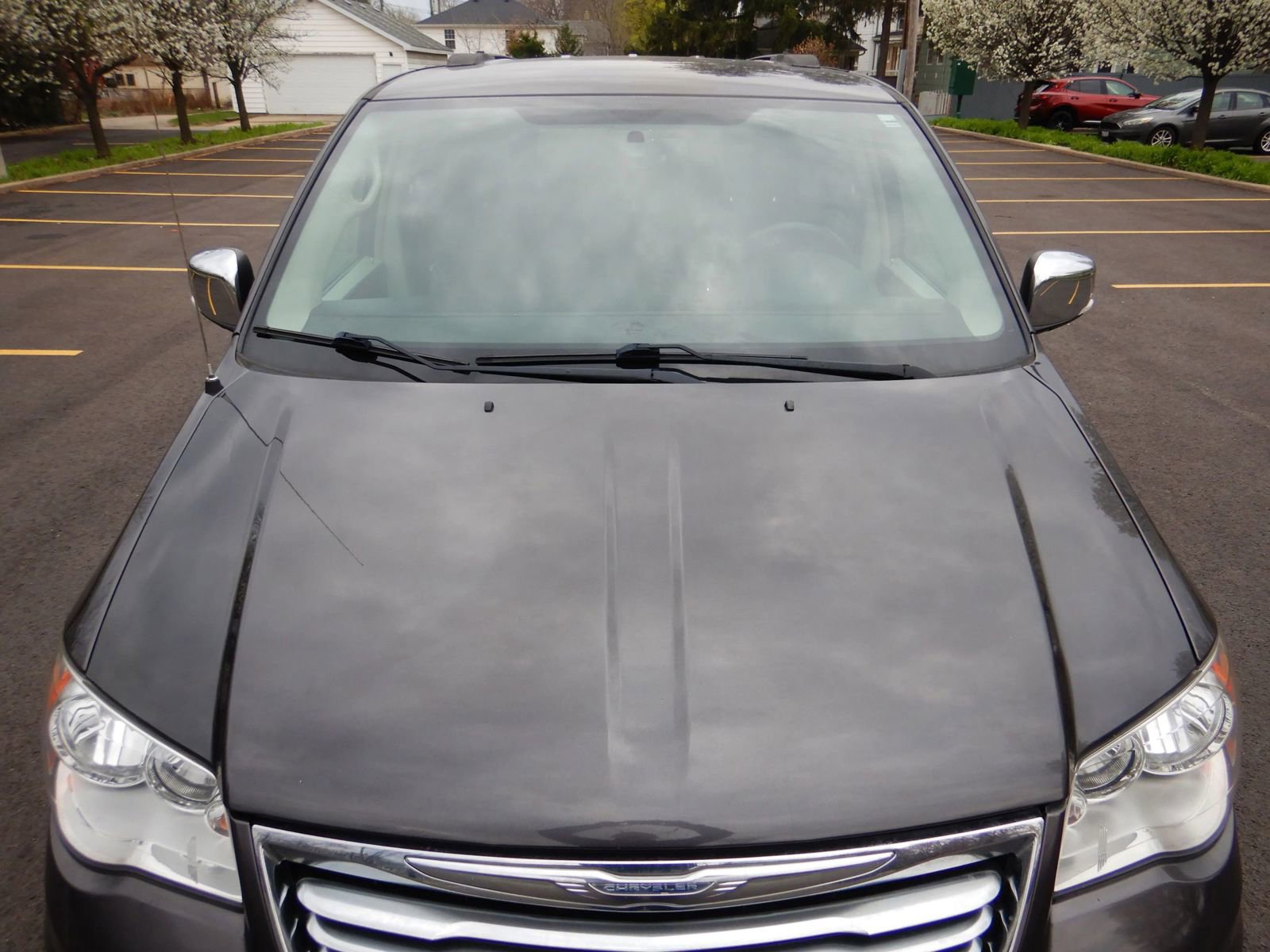 Used 2016 Chrysler Town & Country Limited FWD image 3