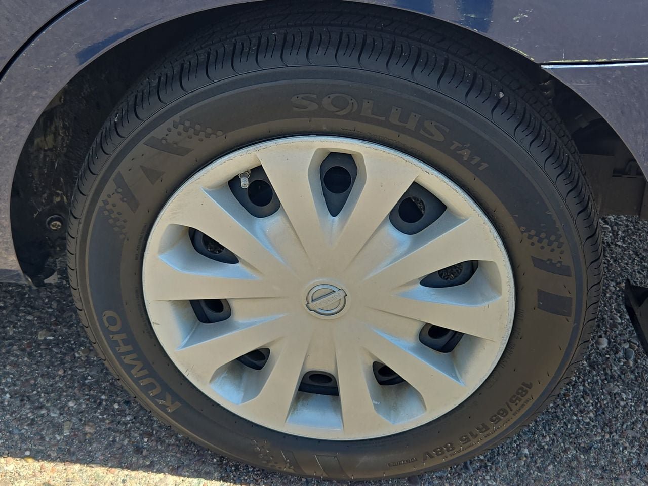 Used 2013 Nissan Versa SV FWD image 31