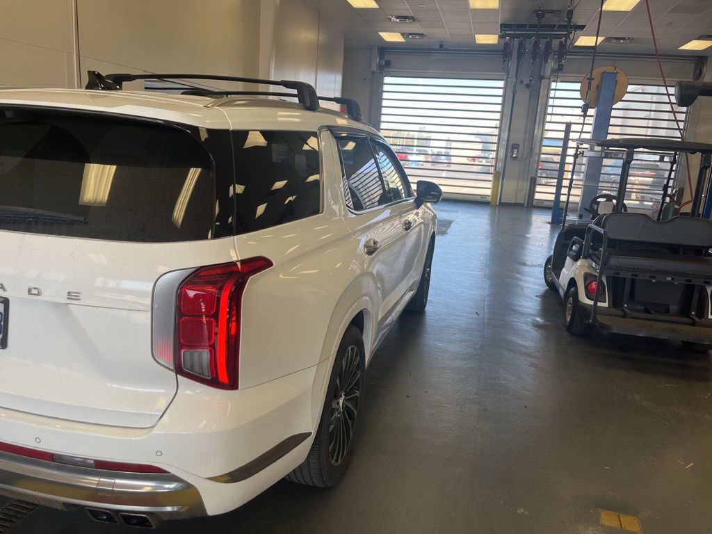 Used 2023 Hyundai Palisade Calligraphy image 7