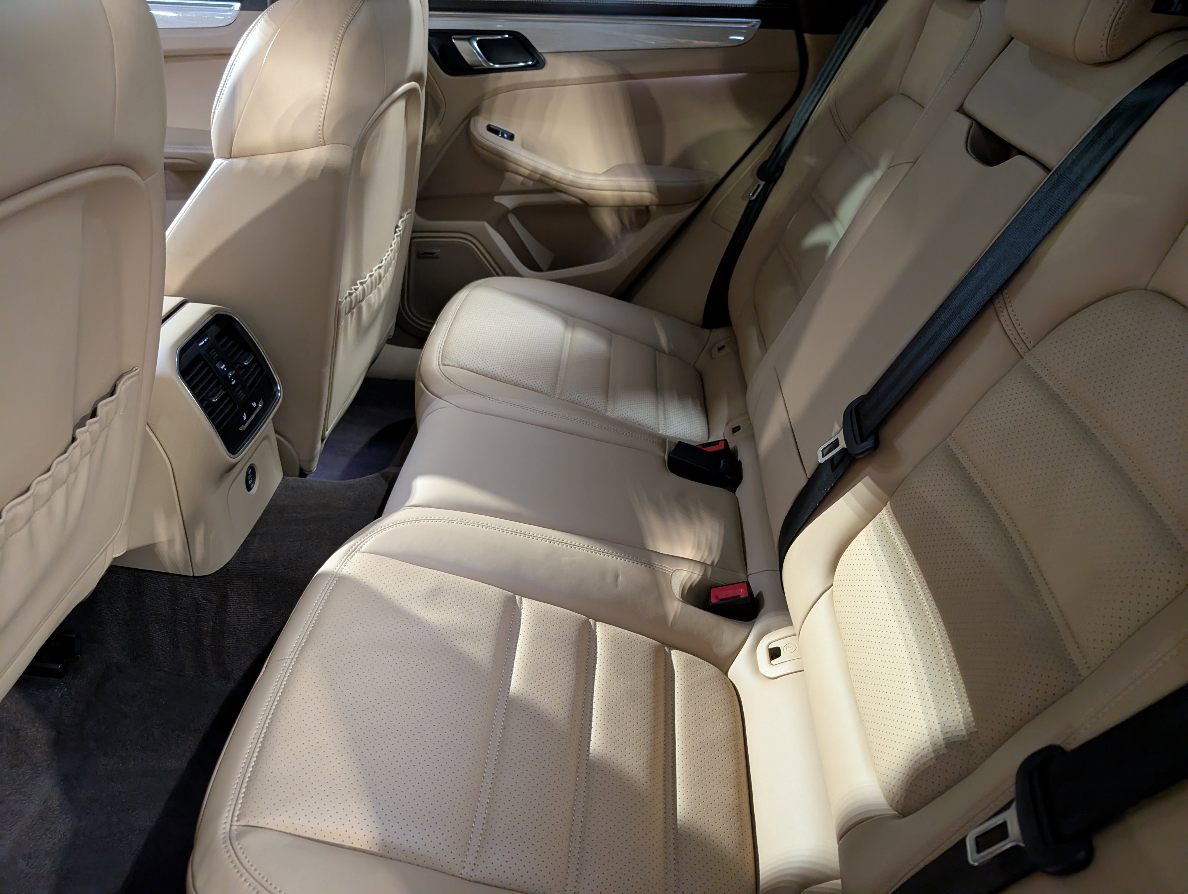 Used 2017 Porsche Macan Turbo image 25