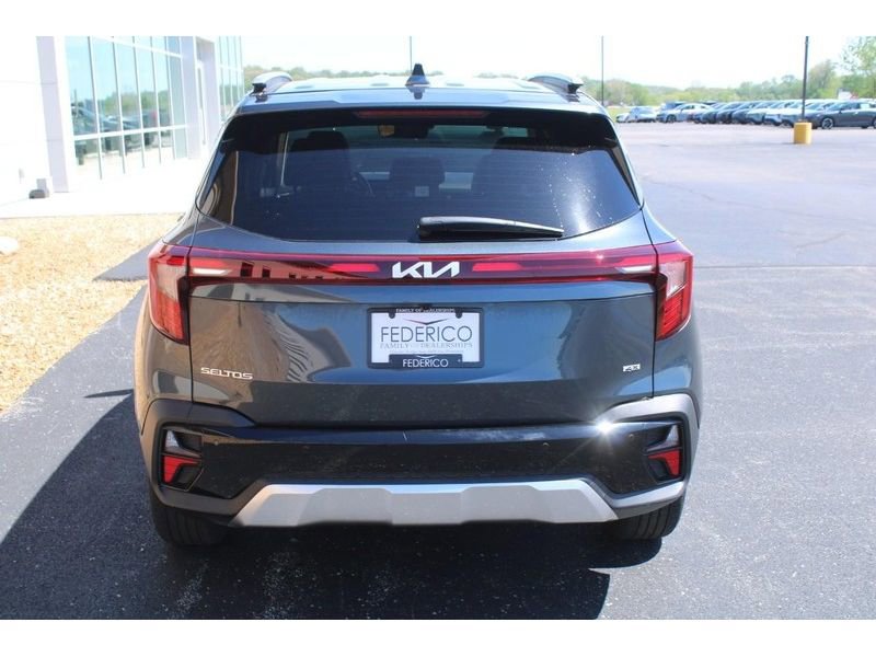 Used 2025 Kia Seltos EX AWD/4WD image 4