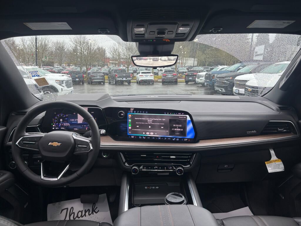 Used 2025 Chevrolet Suburban High Country image 12