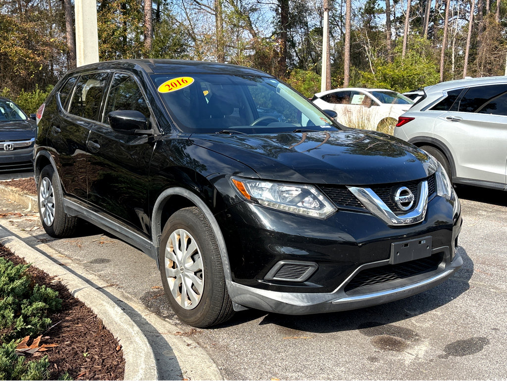 Used 2016 Nissan Rogue S image 2