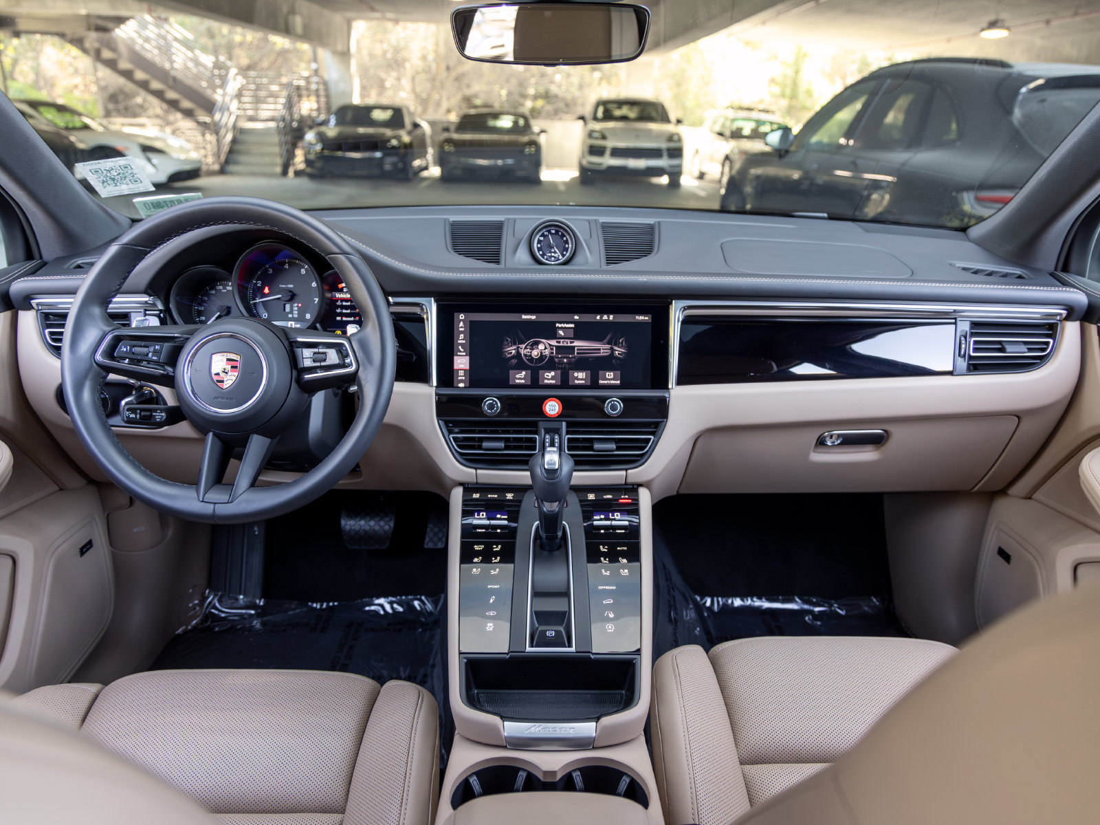 Certified 2026 Porsche Macan AWD/4WD image 30