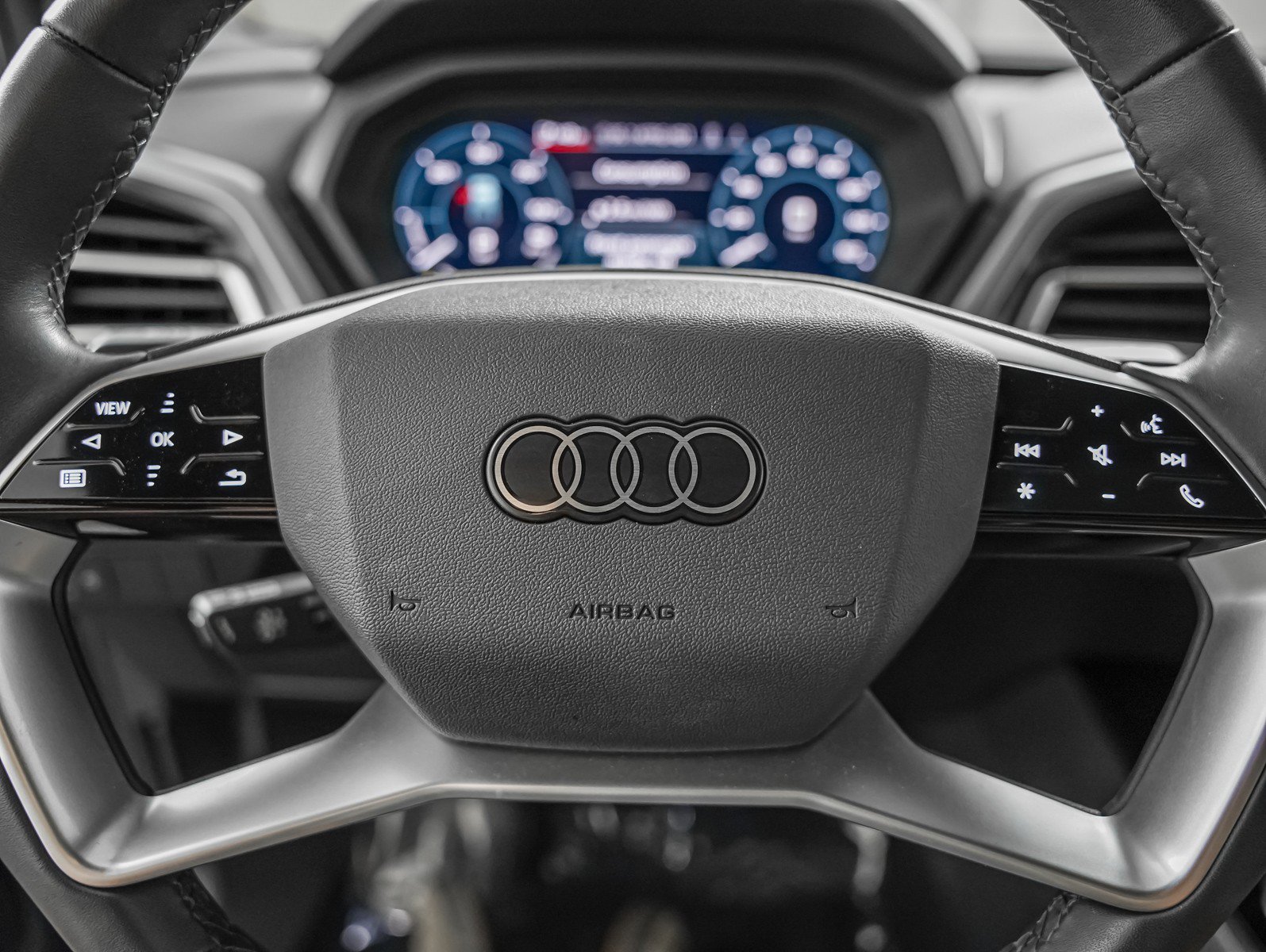Certified 2025 Audi Q4 e-tron Premium w/ Convenience Package AWD/4WD image 11